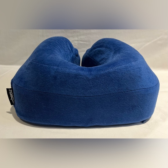 Cabeau Evolution Plus Memory Foam Travel Neck Pillow - Picture 3 of 9